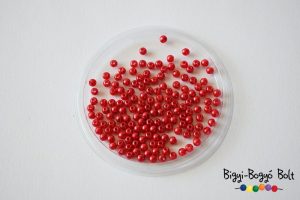 4 mm-es viaszgyöngyök - piros