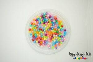 4 mm-es irizáló vegyes színű gyöngyök