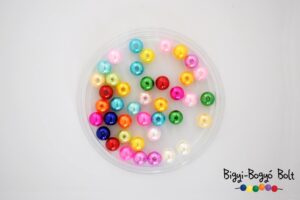 8 mm-es vegyes színű gyöngyök