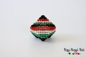 csonkolt kocka - piros-fehér-zöld-fekete (1)