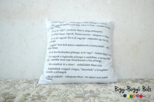 Mesepárna gyöngycicás meserészlettel